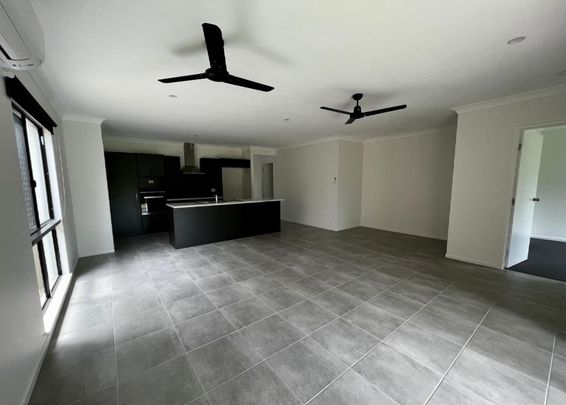 STUNNING FAMILY HOME WITH LAKESIDE LIVING! - Photo 1