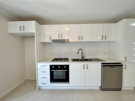 Modern Two Bedroom Townhouse - Photo 5