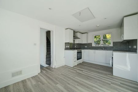 Meadrow, Godalming, Surrey, GU7 - Photo 5