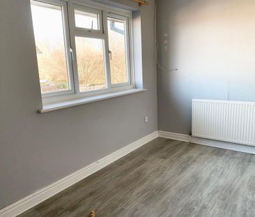 2 bedroom semi-detached house to rent - Photo 2