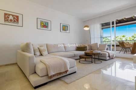 Penthouse in Estepona - Photo 2