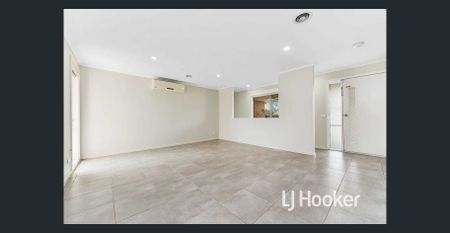 SPACIOUS FAMILY LIVING IN A QUIET COURT LOCATION! - Photo 5