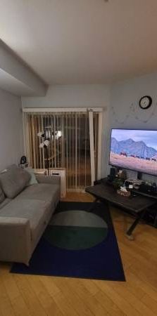 1 bedroom apartment near gateway skytrain Station surrey - Photo 1