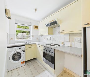 Old Horsham Road, Southgate - Photo 1
