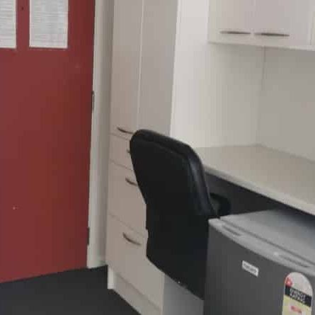 Cosy unit in CBD Power & water included. - Photo 2