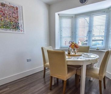 3 bedroom semi-detached house to rent - Photo 3