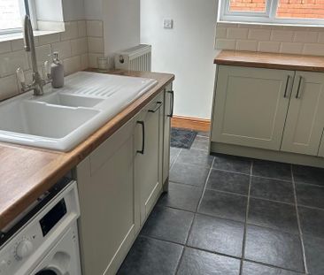 2 bedroom terraced house to rent - Photo 4