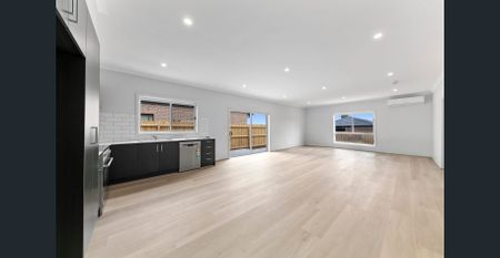 Fully Furnished Family Home - Photo 3