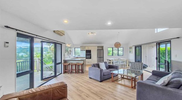 Charming 3-Bedroom Home for Rent in Beautiful Oneroa, Waiheke Island – $950/Week - Photo 1