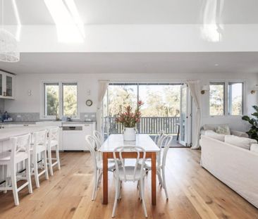 Fully Furnished Coastal-Style Retreat in Red Hill - Photo 4