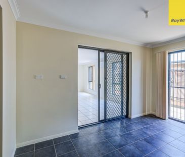 EXPANSIVE DOUBLE STOREY HOME IN QUIET STREET - Photo 5