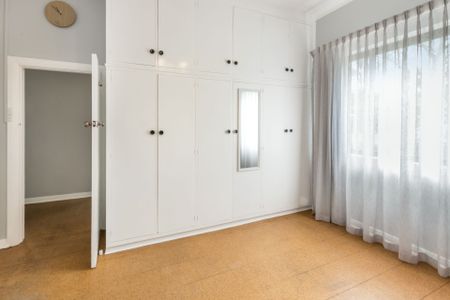 Bright, Friendly & Modern Two Bedroom Home in a Sought-After Location - Photo 5