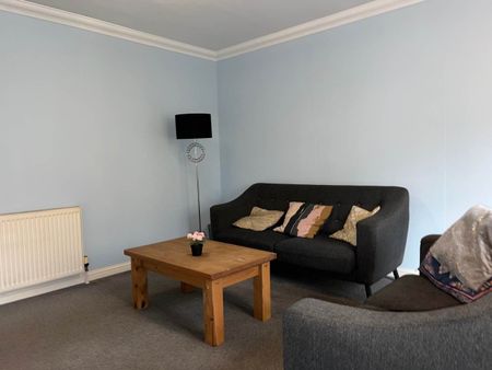 3 bed Flat to rent - Photo 5