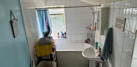 Studio Flat, Charlton Church Lane, SE7 - Photo 2