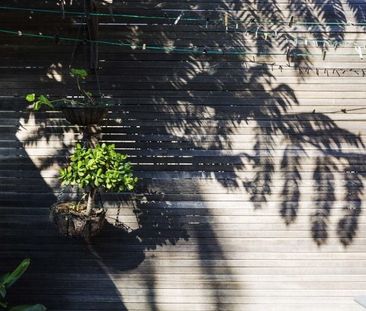 Three Bedroom Renovated Terrace with Detached Studio - Photo 2