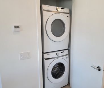 Downtown 2nd Floor Luxury 2 Bdrm * Pets - Photo 2