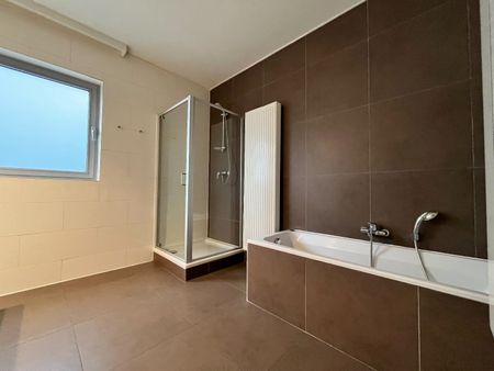 Hedendaags 2 slpk appartement met terras - Photo 5