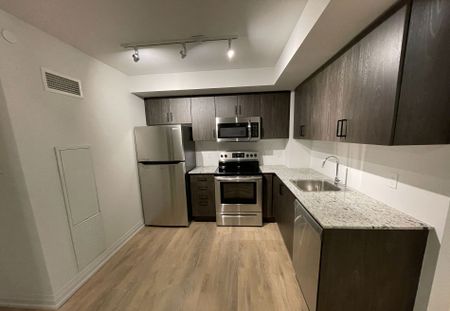 For Lease - 20 Meadowglen Place Unit# 325, Toronto, Ontario - Photo 2