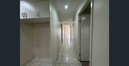 Modern 3-Bedroom Townhouse With Double Garage & Solar Power - Photo 5