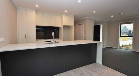 Modern - Three Bedroom Home - Photo 4