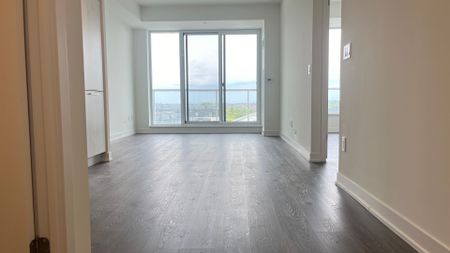 For Lease - 2 David Eyer Road Unit# 633, Richmond Hill, Ontario - Photo 3