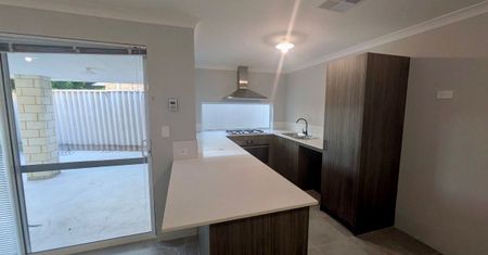 BRAND-NEW & COSY PROPERTY with EASY ACCESS to all AMENITIES! Rossmoyne School Zone! - Photo 2