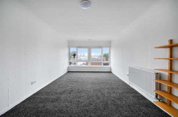 Polesden Gardens, Raynes, SW20 - Photo 1