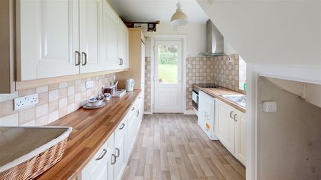 2 bedroom House To Let - Photo 5