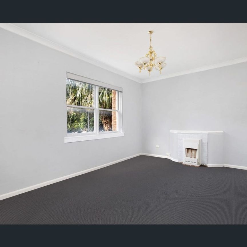 Spacious Apartment Moments from Kirribilli Village - Photo 1