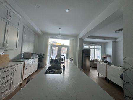 For Lease - 3036 William Cutmore Boulevard Unit# RM1, Oakville, Ontario - Photo 5