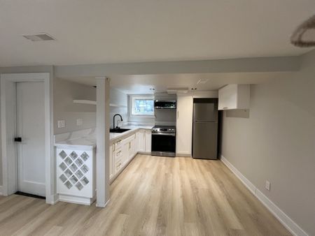 For Lease - 1026 Hedge Drive, Mississauga, Ontario - Photo 4