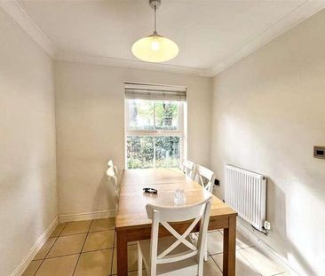 Earles Gardens, Norwich, NR4 - Photo 2