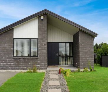 Seamless IndoorÃ¢ÂÂOutdoor Living - Photo 4