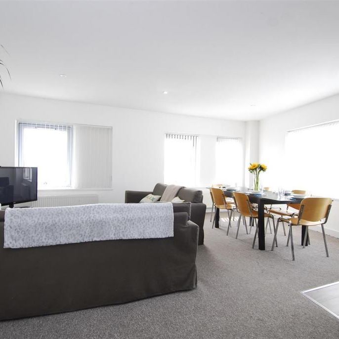 8 bedroom apartment to rent - Photo 1