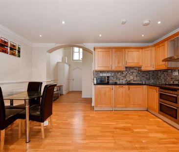 Stylish one bedroom apartment retaining the impressive character of... - Photo 5