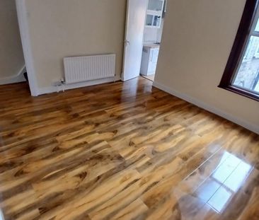 2 Bed Semi-Detached House, Perth Road, E13 - Photo 2