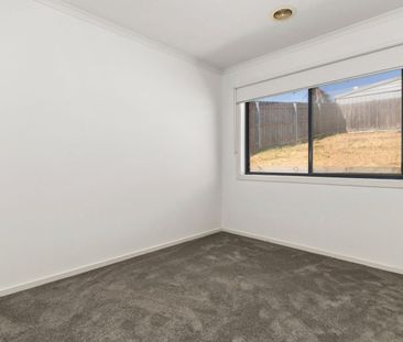 Gorgeous 3 Bedroom Home in Prime Location Carrum Downs - Photo 4