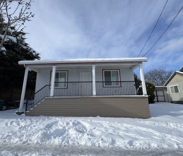 112 Irwin Street - Photo 2