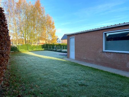 CHARMANTE GERENOVEERDE WONING MET TUIN EN GARAGE IN WONTERGEM - Photo 5