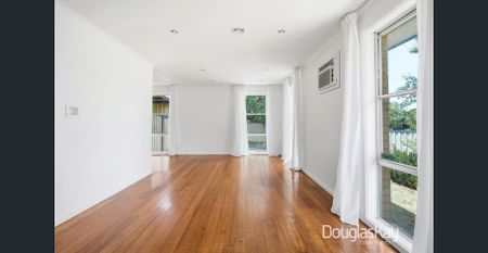 Neat & Comfortable Family Home - Photo 2