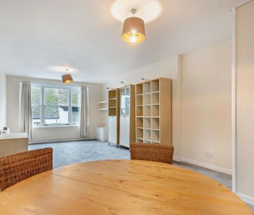 Moynes Court, Faringdon - Photo 2