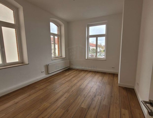 *Erstbezug* | Wo die Direktion zu Hause war | Hochwertig ausgestattete 4-Zimmer-Wohnung | Fahrstuhl - Foto 1