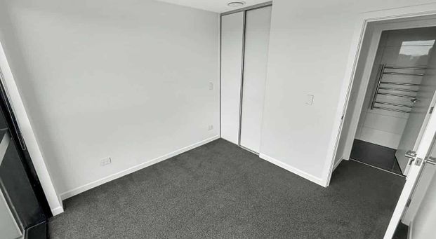 Modern 2-Bed, 2-Bath Apartment in Prime Manukau - Photo 1