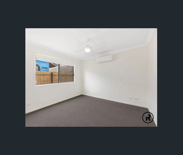 MUST SEE 2 BEDROOM DUPLEX! - Photo 2