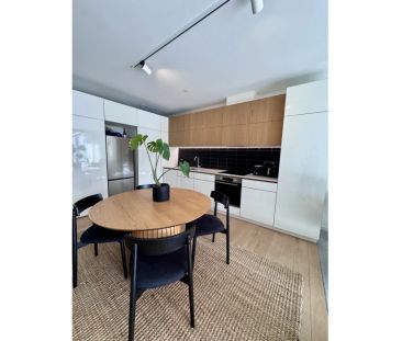 West facing one bedroom apartment with a large study/bedroom - Photo 2