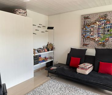 Moderne 3-Zimmer-Dachwohnung mit Balkon in Wettingen - Photo 3