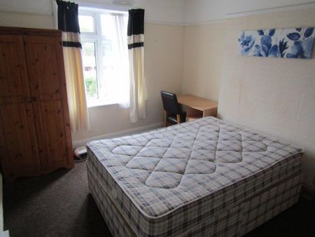 4 bedroom end of terrace house to rent - Photo 3