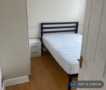 1 bedroom in a house share to rent - Photo 3