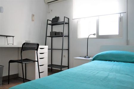 Calle Sol, Sevilla, Andalusia 41003 - Photo 3