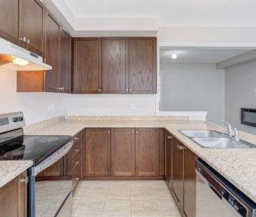 For Lease - 22 Goulston Street, Brampton, Ontario - Photo 4